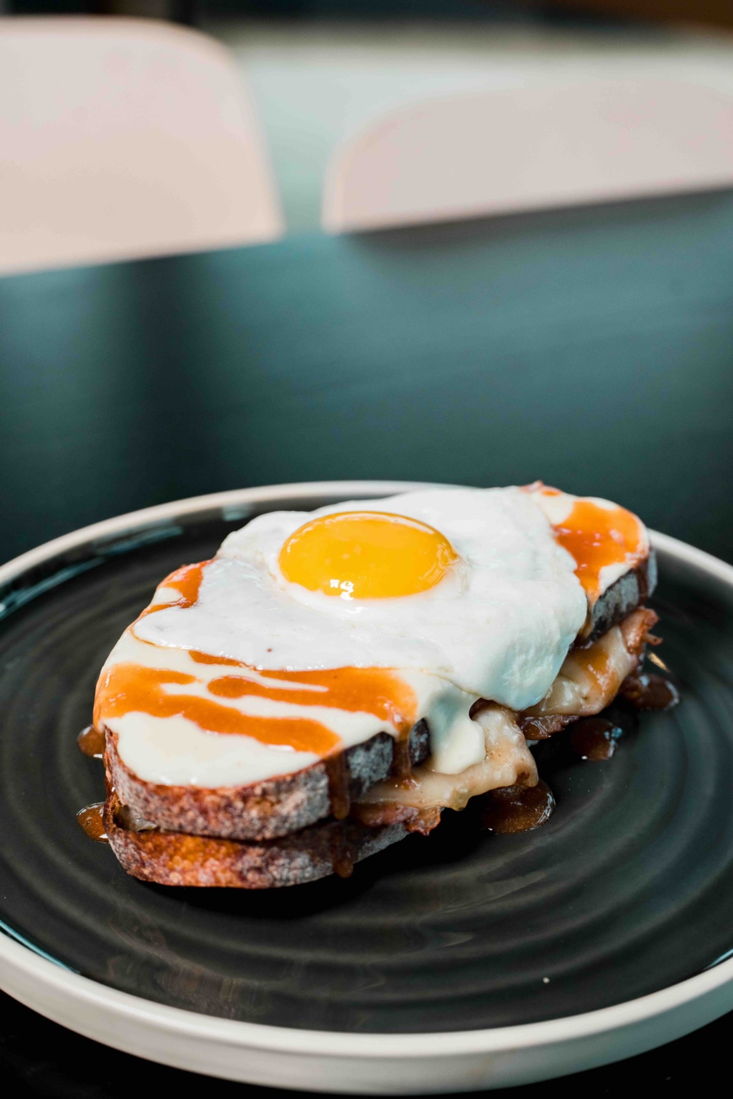 Croque Madame servido en 404 Coffee & Beers